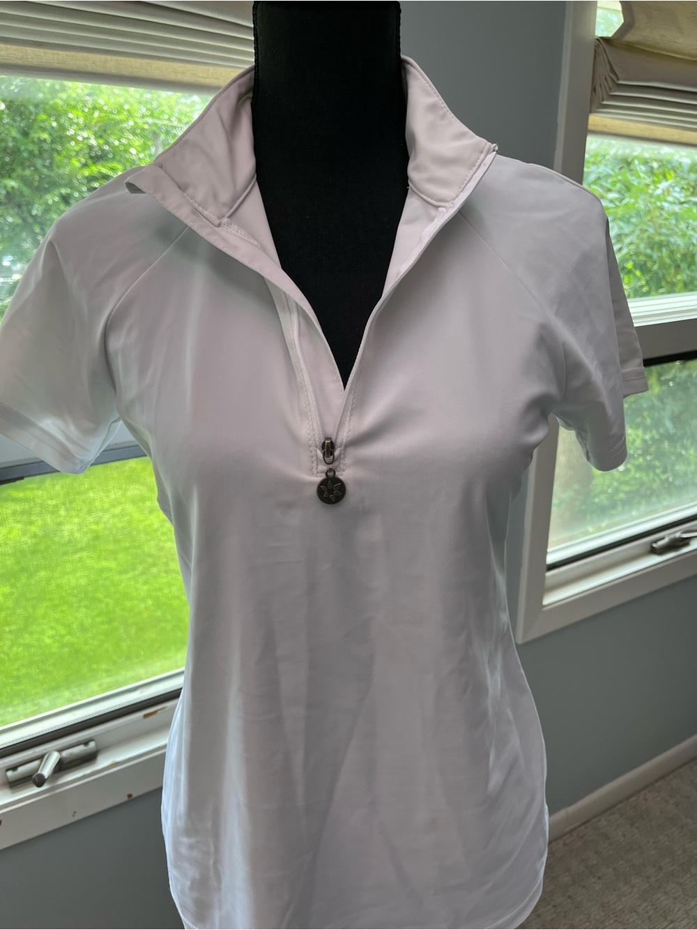 Tzu Tzu Poppy Golf White Short-Sleeve Zip Collar Top